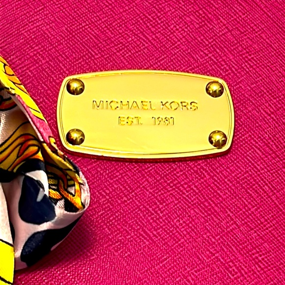 Michael Kors Fuscia / Satchel w/ Twillie, Crossbody Strap & Dustbag. - Picture 3 of 12